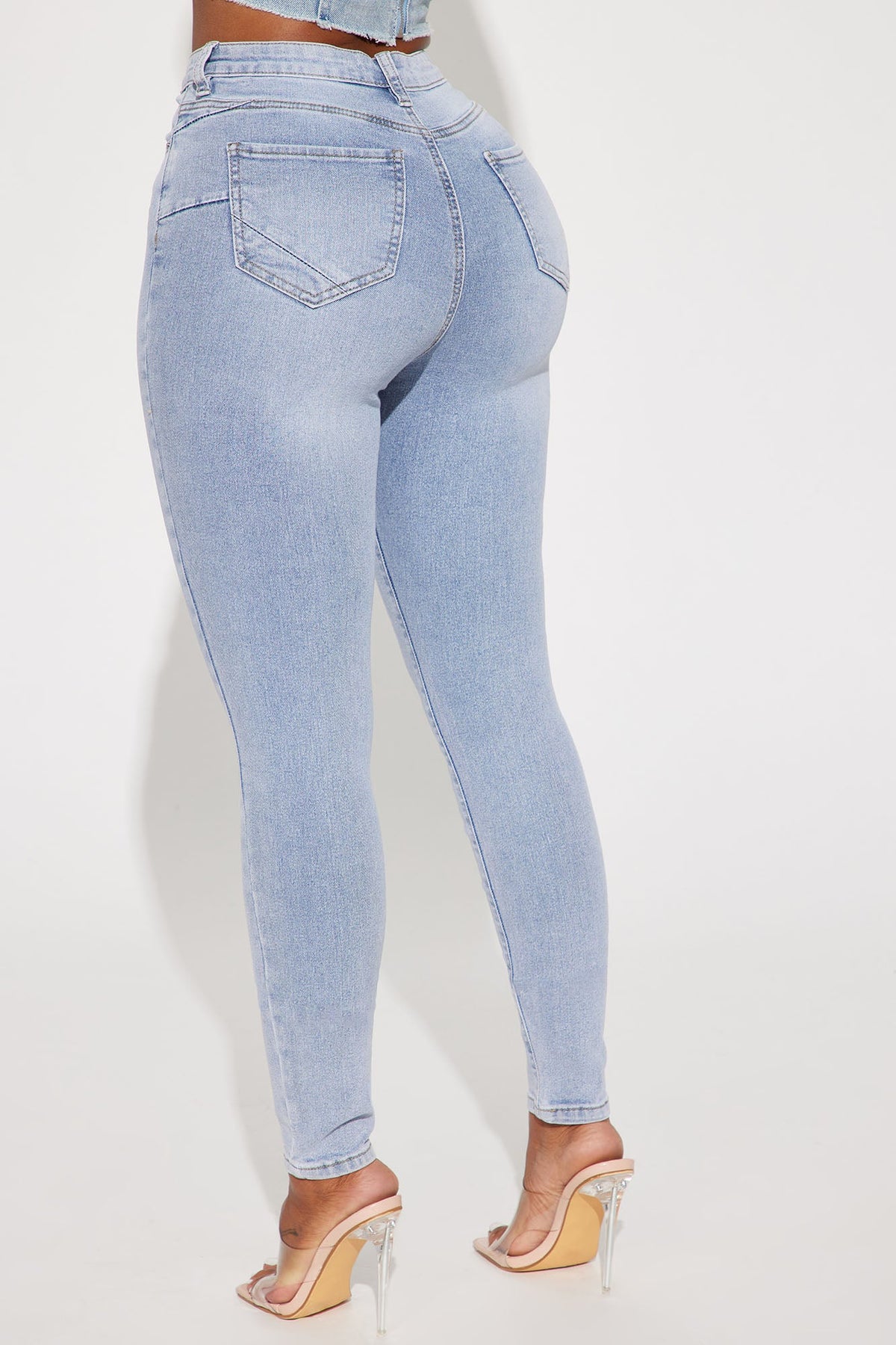 https://cdn.shopify.com/s/files/1/0293/9277/products/03-28-23Studio2_CE_RL_14-29-40_38_YJDM15HRSOPTION3_LightWash_9679_MP.jpg?v=1751995033